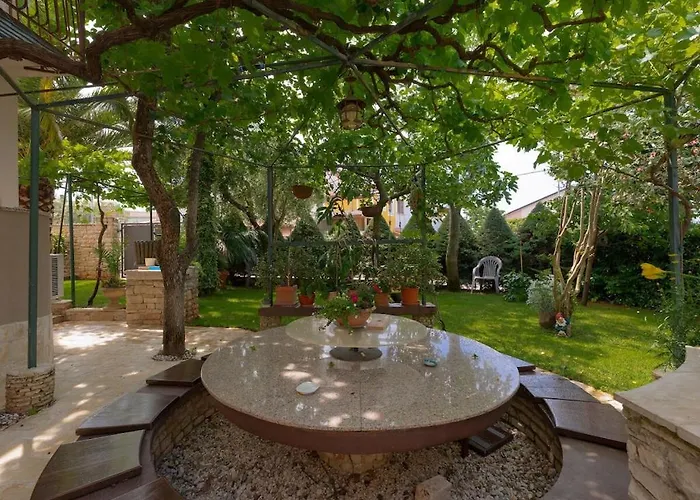 Kascuni A4 Semesterbostad Pula